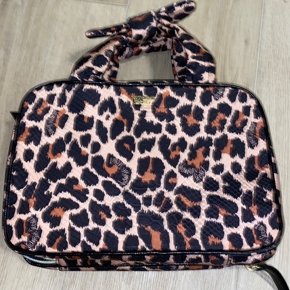 Travel makeup bag